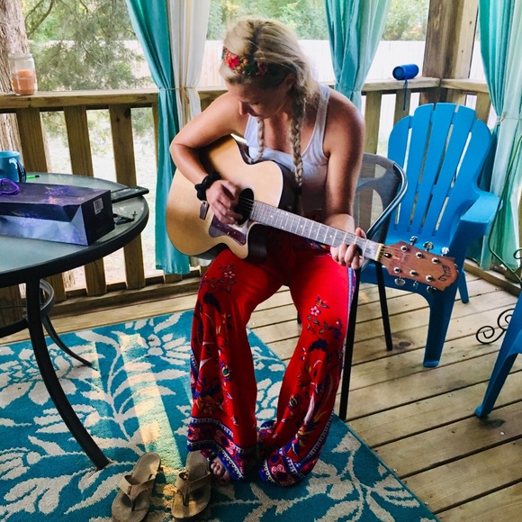 Meet your Posher, Ginny - Picture 3 of 8